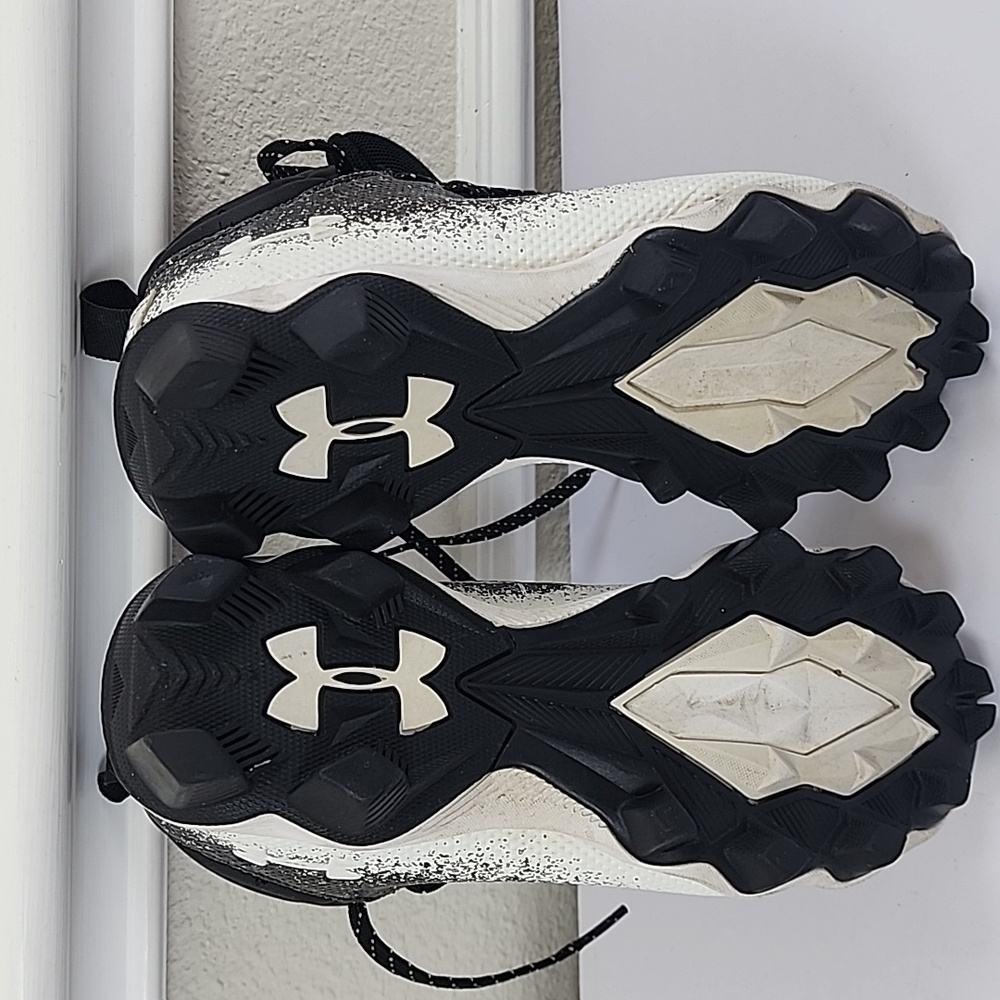 Under Armour Locked Down Kids' Black and White Foot Ball Cleat Sneaker Size 3.5Y - Picture 8 of 11